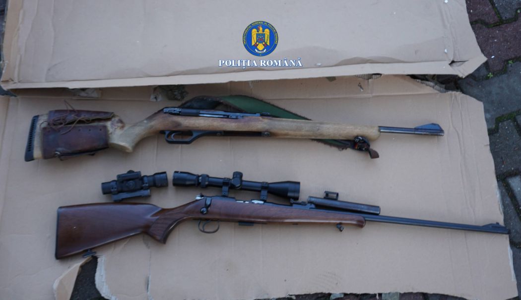 Arme letale trimise prin curier. Expeditorul a fost arestat preventiv pentru contrabandă - armeprincurier-1764423680.jpg