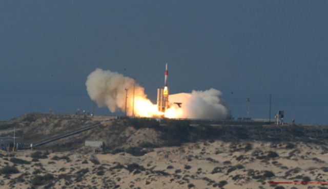 Israelul testează un sistem de interceptare a rachetelor balistice - arrow2-1410275124.jpg