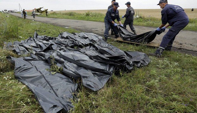 Avion prăbușit. Cadavrele, luate de proruși: 