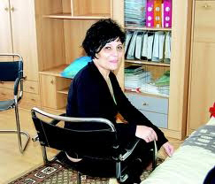 FEMEIA CARE VEDE PRIN OAMENI - articol-1341502366.jpg