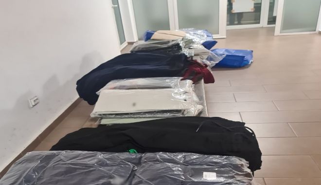 Articole vestimentare în valoare de 31.000 de lei, confiscate la Vama Veche - articole-confiscate-in-vama-vech-1709579056.jpg