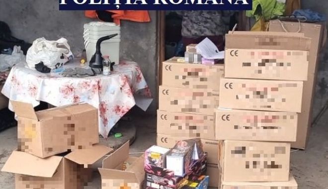 Peste 2 tone de artificii, confiscate de poliţiştii de la transporturi - artificii-1640082853.jpg