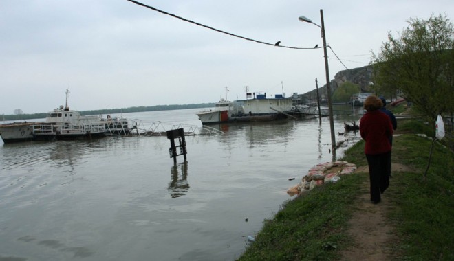 Cod portocaliu de inundații pe DUNĂRE - as1365602733-1400255572.jpg