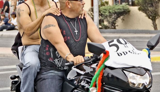 Așa se înțeleg doi pe motocicletă - asa-1582492940.jpg