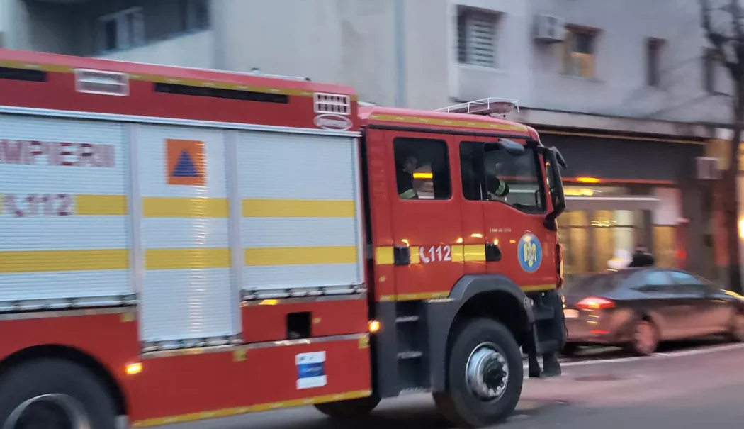 UPDATE Incendiu de casă în municipiul Constanța! Intervin pompierii militari - asas-in-misiune-pe-drum-1779265343.webp