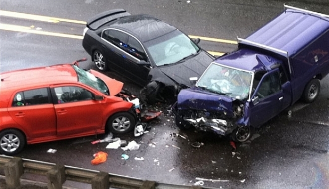 GRAV ACCIDENT RUTIER PE AUTOSTRADĂ. ȘASE VICTIME! DOI DINTRE RĂNIȚI, ÎN STARE FOARTE GRAVĂ - asccident21991000-1481873216.jpg