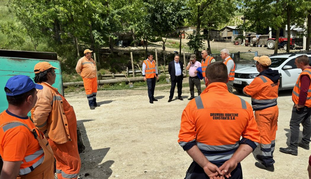 Lucrările de asfaltare din comuna Rasova, verificate de preşedintele CJC Mihai Lupu