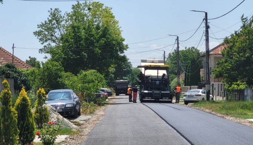 Primăria Mihail Kogălniceanu este în grafic cu asfaltarea străzilor - asfaltare-kogalniceanu-1728488184.jpg
