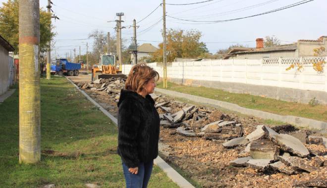 Asfaltarea tuturor străzilor din Mihail Kogălniceanu, obiectiv important pentru primarul Ancuța Belu - asfaltareastrazilorkogalniceanua-1447346065.jpg