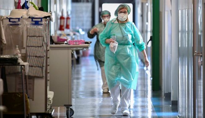 CORONAVIRUS / O femeie din Italia, care lucra ca asistentă medicală într-un spital din Veneția, s-a sinucis - asistenta-1584692330.jpg