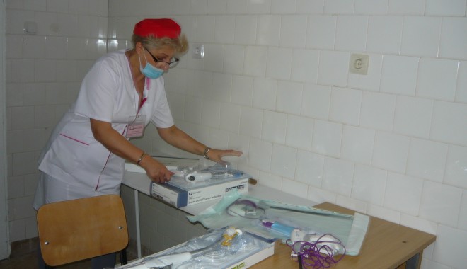 Spitalul Militar Constanța angajează asistent medical - asistentaspitalchirurgie-1362647883.jpg