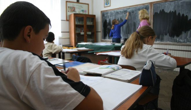 Asociaţia Elevilor a câştigat procesele cu primăriile Lipniţa şi Topalu. Elevii vor primi burse - asociatiaelevilor-1602158741.jpg