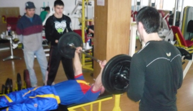 Constănțenii cu dizabilități, campioni la Powerlifting - asociatiehandicapati-1333477848.jpg