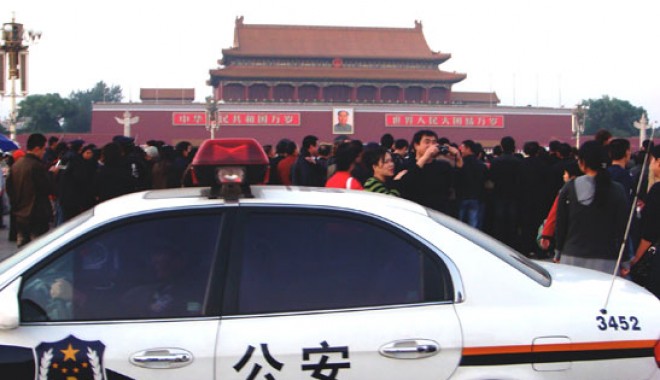 Un vehicul a intrat în mulțime în piața Tiananmen din Beijing: Trei persoane au murit - atac-1382954372.jpg