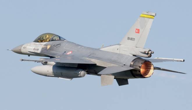 Avioane turcești au luat parte pentru prima dată la raiduri care au vizat poziții ale Statului Islamic în Siria - atac-1440863834.jpg