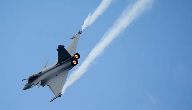 Siria: Cel puțin 33 de jihadiști ai SI, uciși în raiduri aeriene franceze și rusești în 72 de ore - atac-1447842718.jpg
