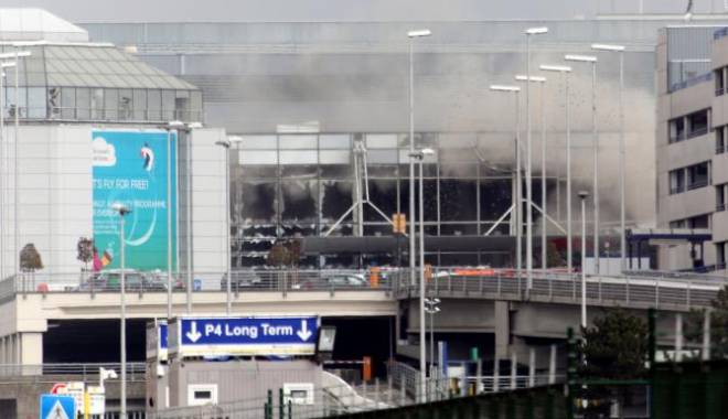 Zeci de simpatizanți ai rețelei teroriste Stat Islamic, angajați la aeroportul din Bruxelles - atac-1459434554.jpg