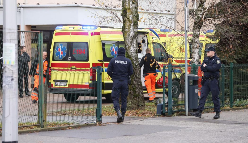 Un copil a murit și alte 7 persoane sunt rănite, după ce au fost atacate de un tânăr, la școală