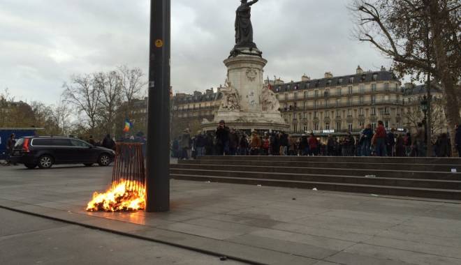 Incidente violente la protestul pentru mediu de la Paris / VIDEO - atac2-1448811774.jpg
