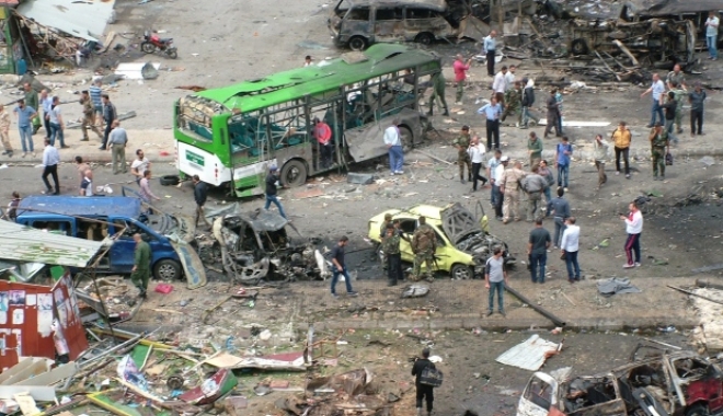 Masacru în Siria / Autobuz aruncat în aer. Cel puțin 40 de morți - atac2-1492281261.jpg