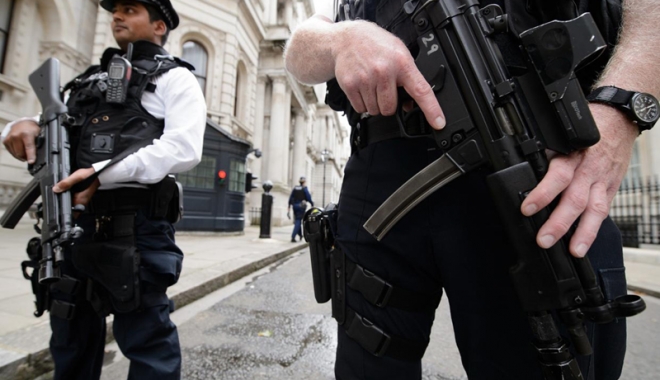 Poliția londoneză a arestat doi bărbați suspectați de pregătirea unor atacuri teroriste - atacarmatlondra-1473338487.jpg