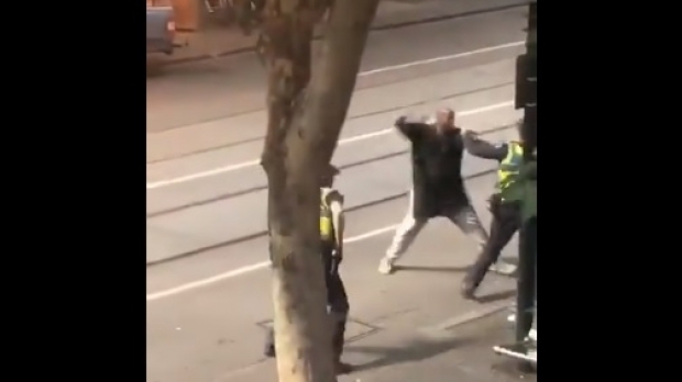 Atac în centrul orașului Melbourne: O persoană a murit, altele sunt rănite după ce au fost înjunghiate - atacator21979500-1541750865.jpg