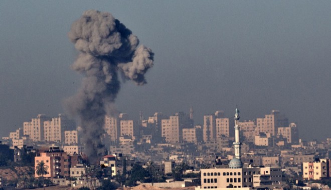Aviația israeliană a reluat bombardamentele asupra Fâșiei Gaza - atack-1405442246.jpg