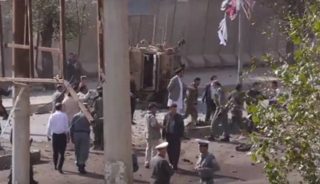 Atentat sinucigaș! Un kamikaze a detonat o bombă, în centrul capitalei afgane - atackabul58147800-1444551185.jpg