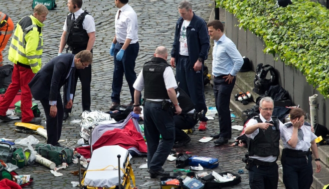 Doi constănțeni, victime ale atentatului de la Londra. Starea fetei este gravă! - ataclondra-1490278157.jpg