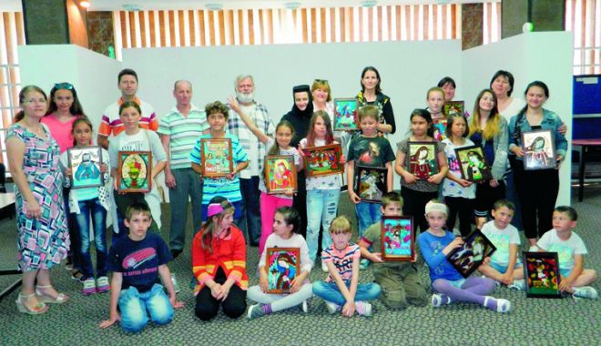 Atelier de pictură icoane pe sticlă la Mangalia - atelier1-1533653029.jpg