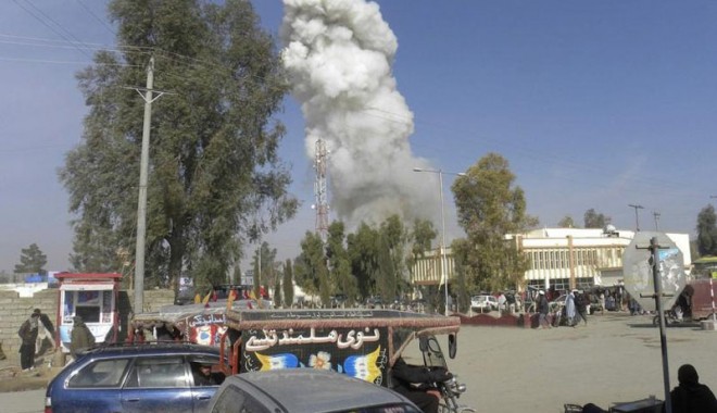 Atentat sinucigaș împotriva unui convoi NATO, la Kabul - atentat-1386786090.jpg