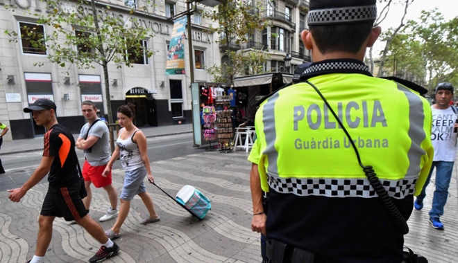 Șoferul fugar al camionetei implicate în atentatul  de la Barcelona  pune pe jar Europa - atentatbarcelona-1503317790.jpg