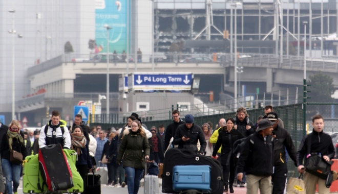 Un kamikaze de la Bruxelles, fost angajat al aeroportului  unde a detonat bomba - atentatbruxelles-1461241490.jpg