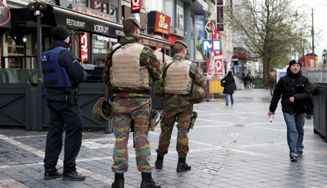 Atentate la Paris. Fratele lui Salah Abdeslam i-a cerut acestuia 