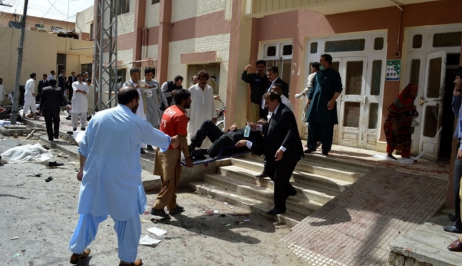 Atentat sinucigaș soldat cu moartea a șase polițiști din Pakistan - atentatsinucigaspakistan-1508323101.jpg