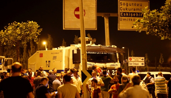 Peste 100 de membri ai principalului partid prokurd  din Turcia, arestați după atentatul de la Istanbul - atentatteroristturcia-1481550080.jpg