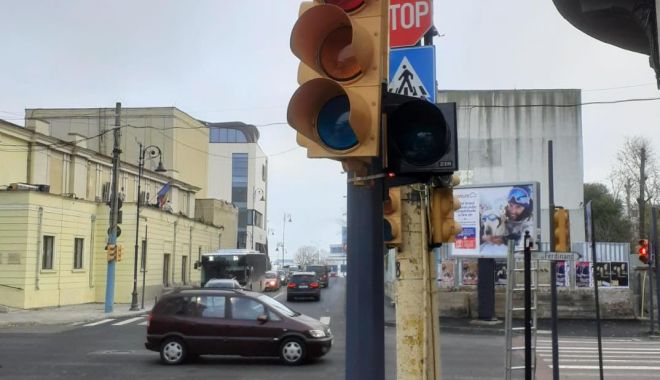 Atenție! Semafoarele dintr-o mare intersecția din Constanța nu funcționează - atentie-1576184152.jpg