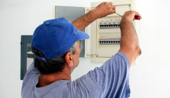 Atenție, se oprește curentul electric în Constanța și Mangalia! - atentiecurent-1409150716.jpg