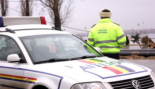 Atenție, pietoni! Polițiștii rutieri dau amenzi - atentiepietonipolitistiidauamenz-1386183170.jpg