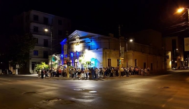 Atenție, se blochează b-dul Ferdinand - atentieseblocheaya-1473350803.jpg