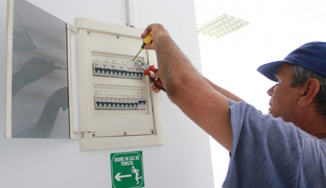 Atenție, se oprește curentul electric în localitatea Tuzla! - atentieseopreste-1407947407.jpg