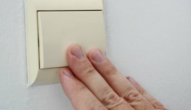 Atenție, se oprește curentul electric! - atentieseopreste-1443628506.jpg