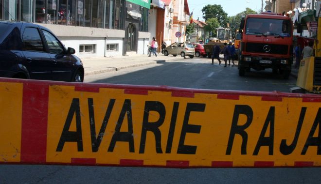 Atenție, șoferi! Trafic îngreunat pe strada Călărași din Constanța. Se lucrează la o conductă de apă - atentiesoferi-1597910390.jpg