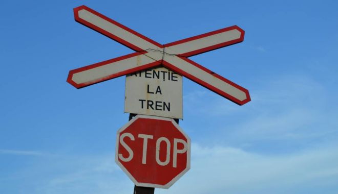 Tânăr spulberat de tren, în gară. A TRAVERSAT CU CĂȘTILE ÎN URECHI - atentietrenzdpn11514464702-1522053584.jpg