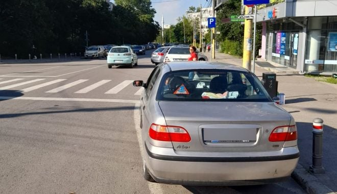 Atenţie, unde staţionaţi! Poliţiştii locali ridică maşinile parcate neregulamentar - atentieundestationati-1623311876.jpg