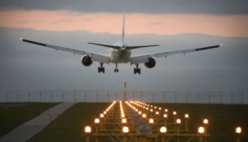 Aterizare de urgență din cauza unei defecțiuni. Aeronava avea 200 de pasageri la bord - aterizare-de-urgenta-1739884632.jpg