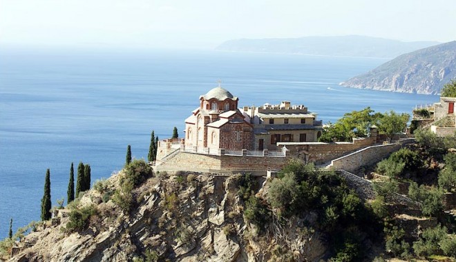 Securitatea mănăstirilor din Muntele Athos, în pericol - athos-1371384050.jpg