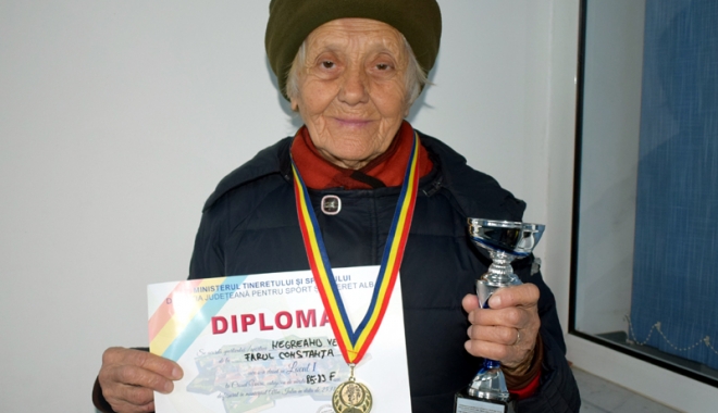 Atleta veterană Veronica Negreanu a terminat Crosul Unirii în uralele asistenței - atleta-1511891715.jpg