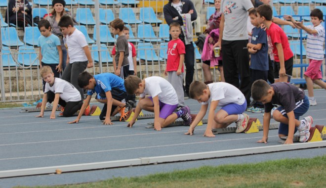 Sport și distracție la Cupa Toamnei pentru copii - atletismcupatoamnei-1351542187.jpg