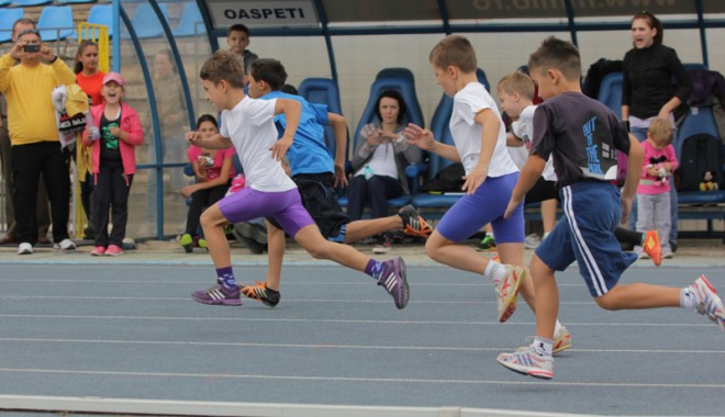 Sport și distracție la Cupa Toamnei pentru copii - atletismcupatoamnei1-1351542173.jpg